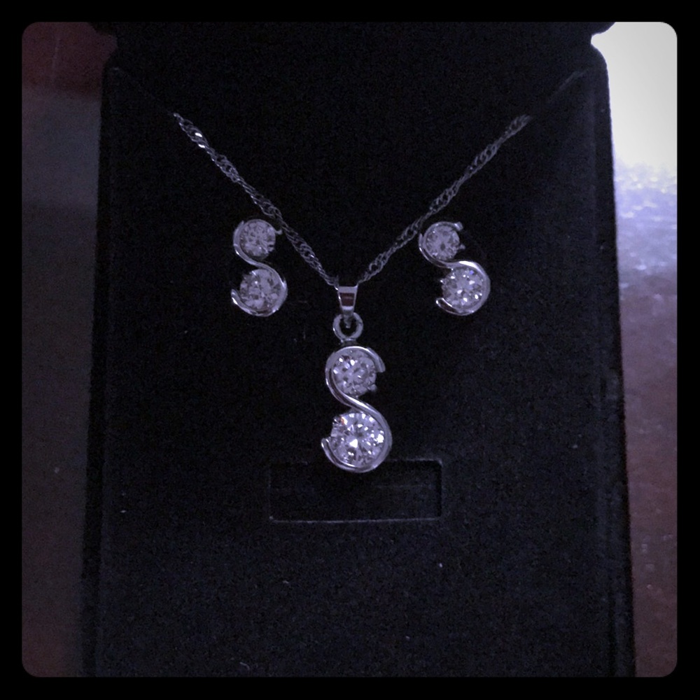 Cubic zircona Necklace and matching earrings